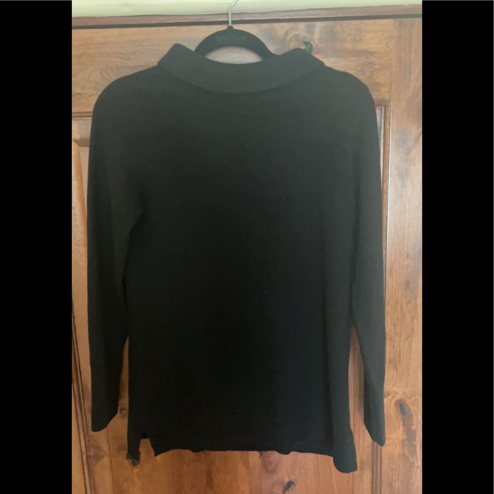 TurtleNeck black Cashmere Sweater.